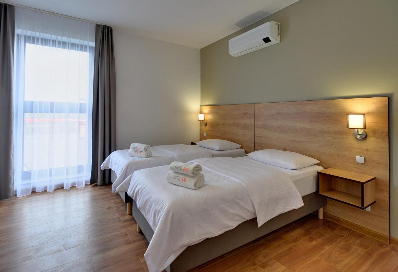 Motel Em *
